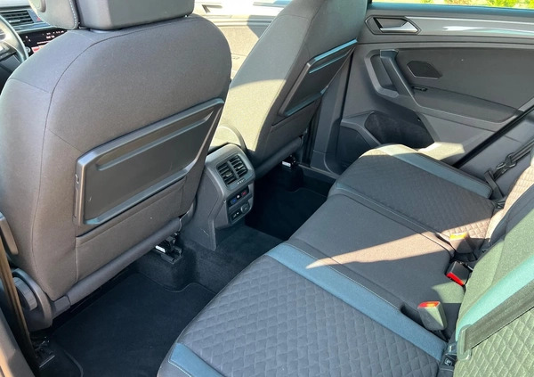 Volkswagen Tiguan cena 94700 przebieg: 102300, rok produkcji 2020 z Uniejów małe 232